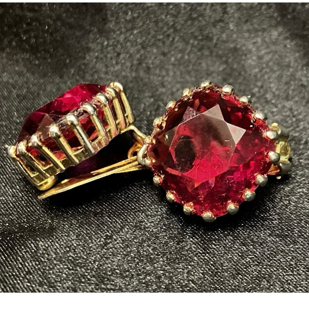 VTG
Faux Garnet Ruby January Clip On Earrings Art Deco Basket Crown Gold Tone